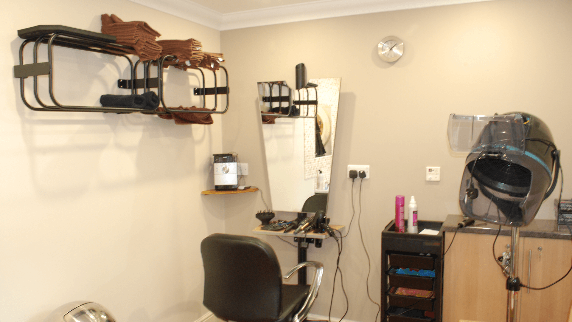 Acorn Lodge salon