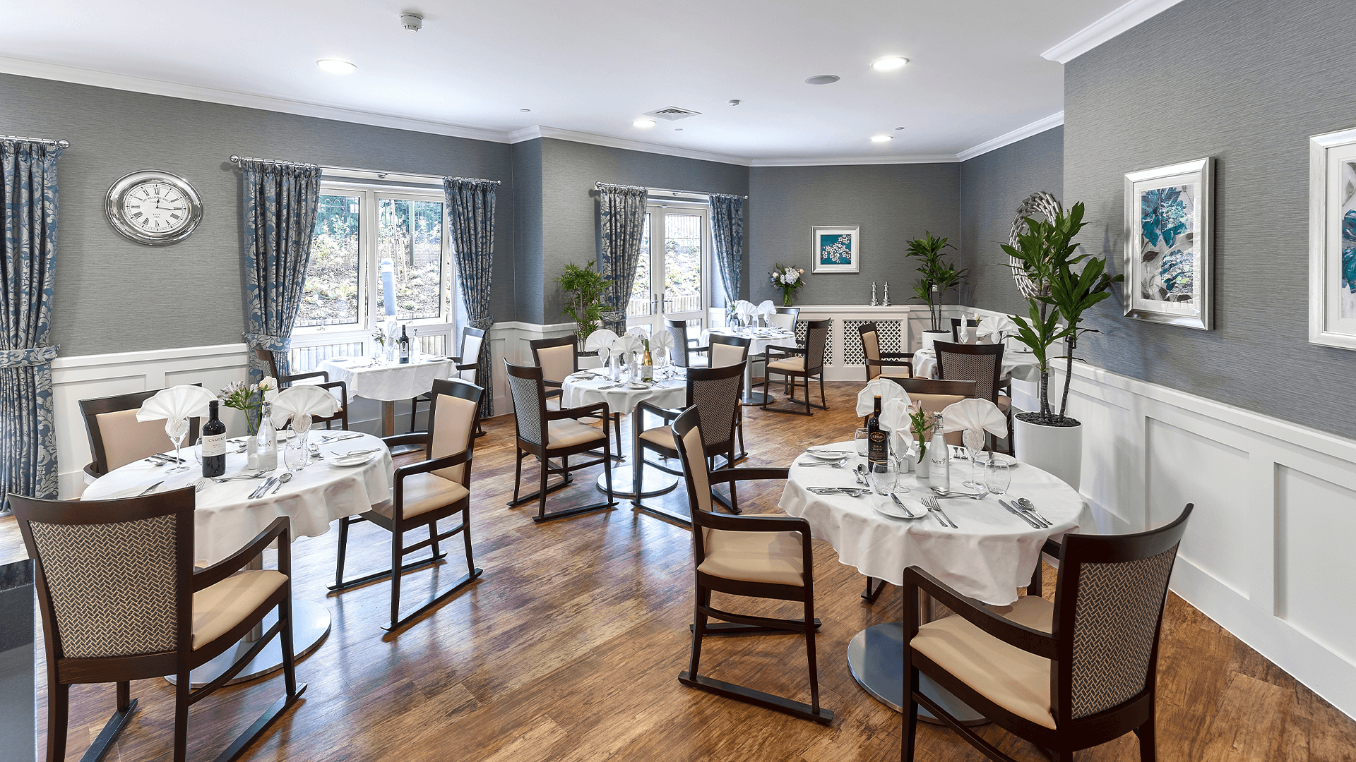 Astbury Manor dining room